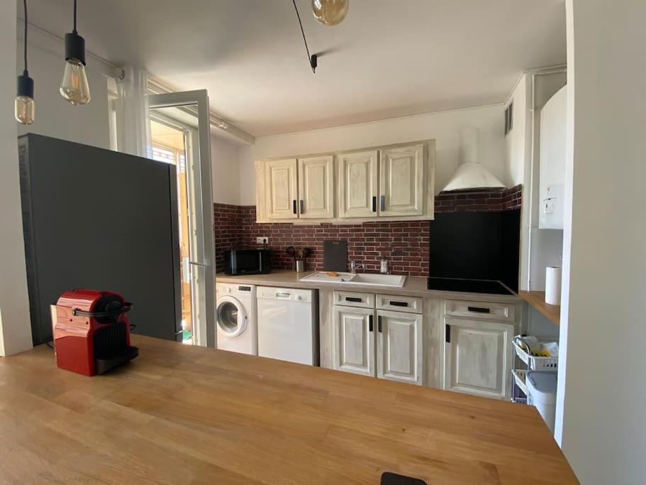 Appartement Grand T2 53M2, Proche Plages Et Port , Parking . à La Ciotat Extérieur photo