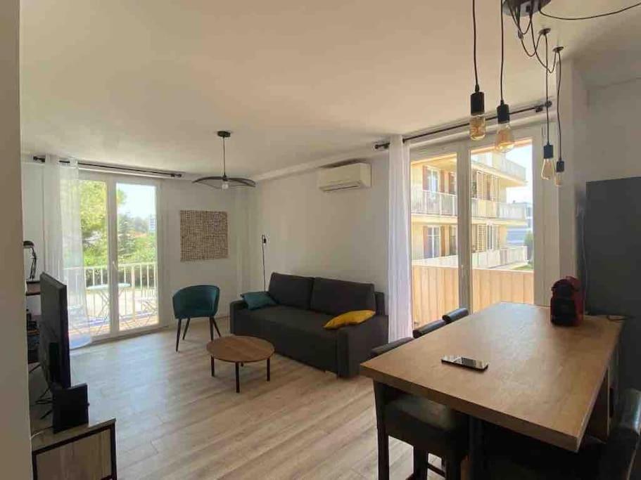 Appartement Grand T2 53M2, Proche Plages Et Port , Parking . à La Ciotat Extérieur photo