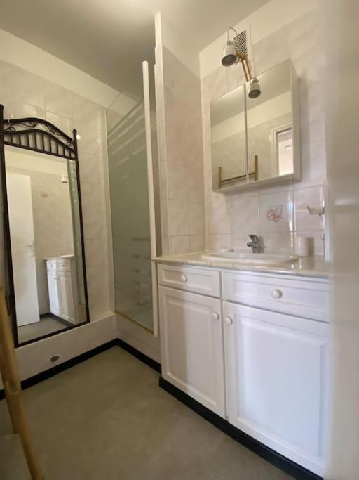 Appartement Grand T2 53M2, Proche Plages Et Port , Parking . à La Ciotat Extérieur photo